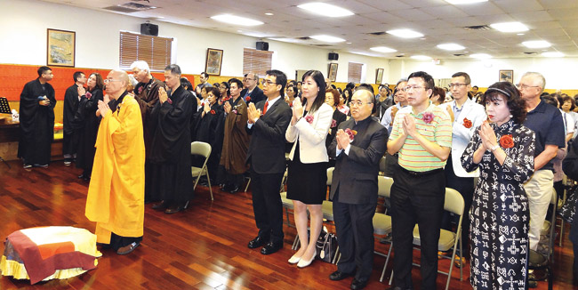 美国普德精舍庆祝三○四四年佛诞浴佛法会暨国际素食展